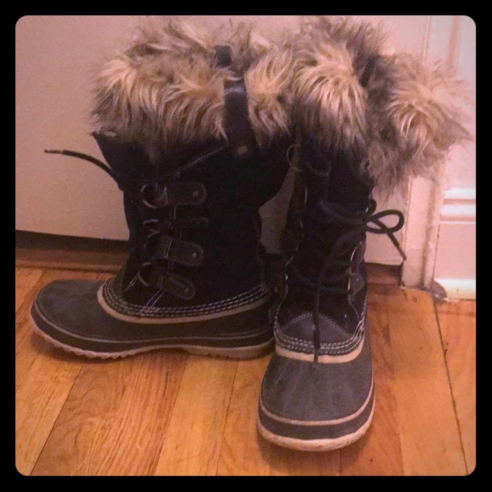 Sorel women’s “Joan of Arctic” winter boots